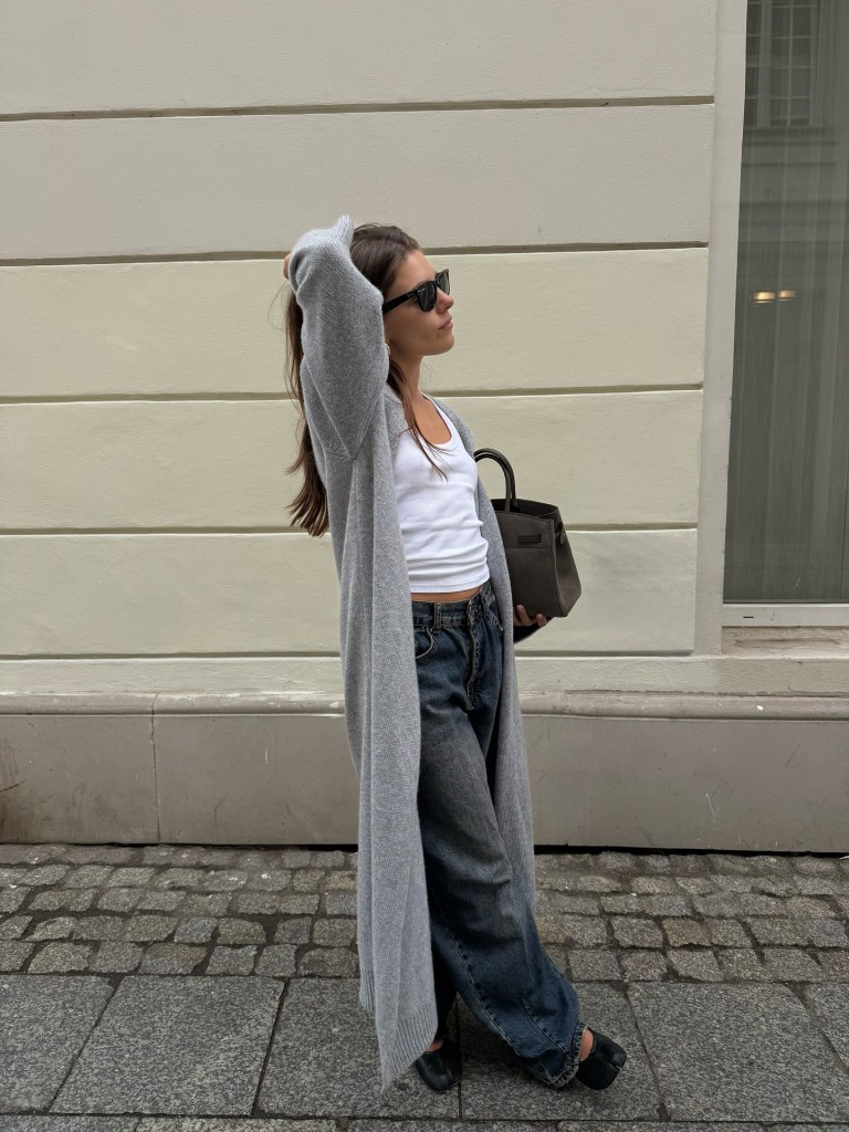 Elevated Casual: Extra-Long Grey Cardigan with Wide-Leg Jeans Elevated Casual: Extra-Long Grey Cardigan with Wide-Leg Jeans — Cardigan Outfits