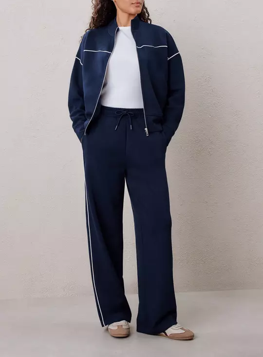 Navy Blue Tracksuit with White Contrast Piping and Wide-Leg Pants Navy Blue Tracksuit with White Contrast Piping and Wide-Leg Pants — Loungewear Outfits