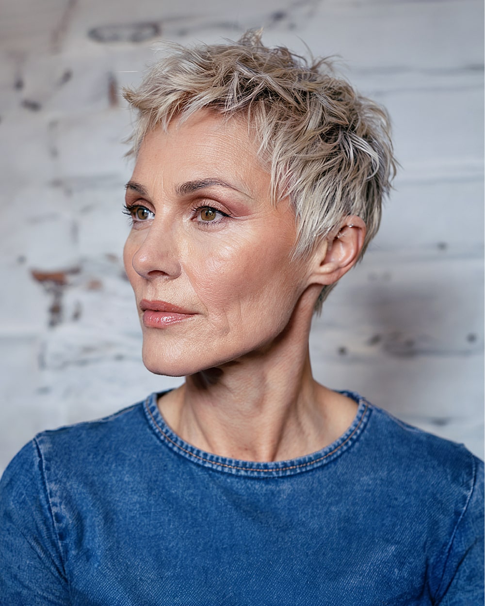 Light Blonde Pixie With Spiky Textured Top Light Blonde Pixie With Spiky Textured Top — Winter Pixie Haircuts