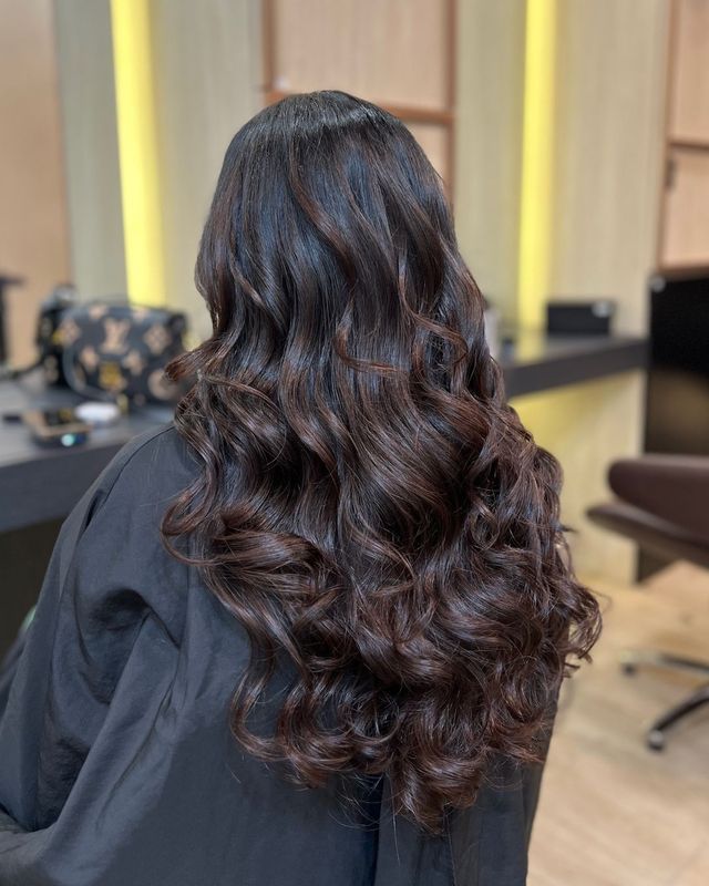 Layers Mid-Back Wavy With Subtle Dimension Layers Mid-Back Wavy With Subtle Dimension — Dark Chocolate Brown Hair