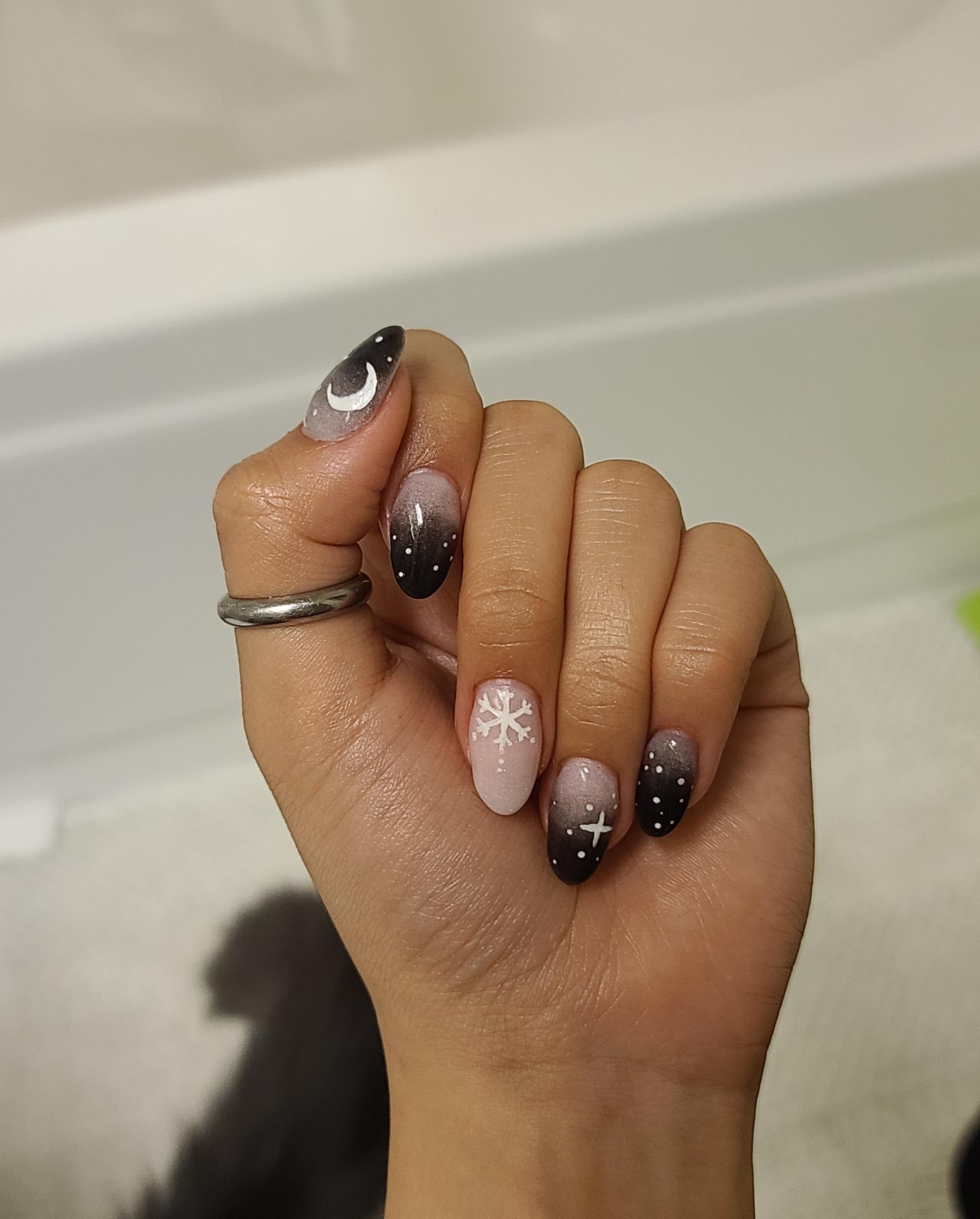 Snowflake Dots Gradient Moon Visual Idea Snowflake Dots Gradient Moon Visual Idea — Winter Dip Powder Nails