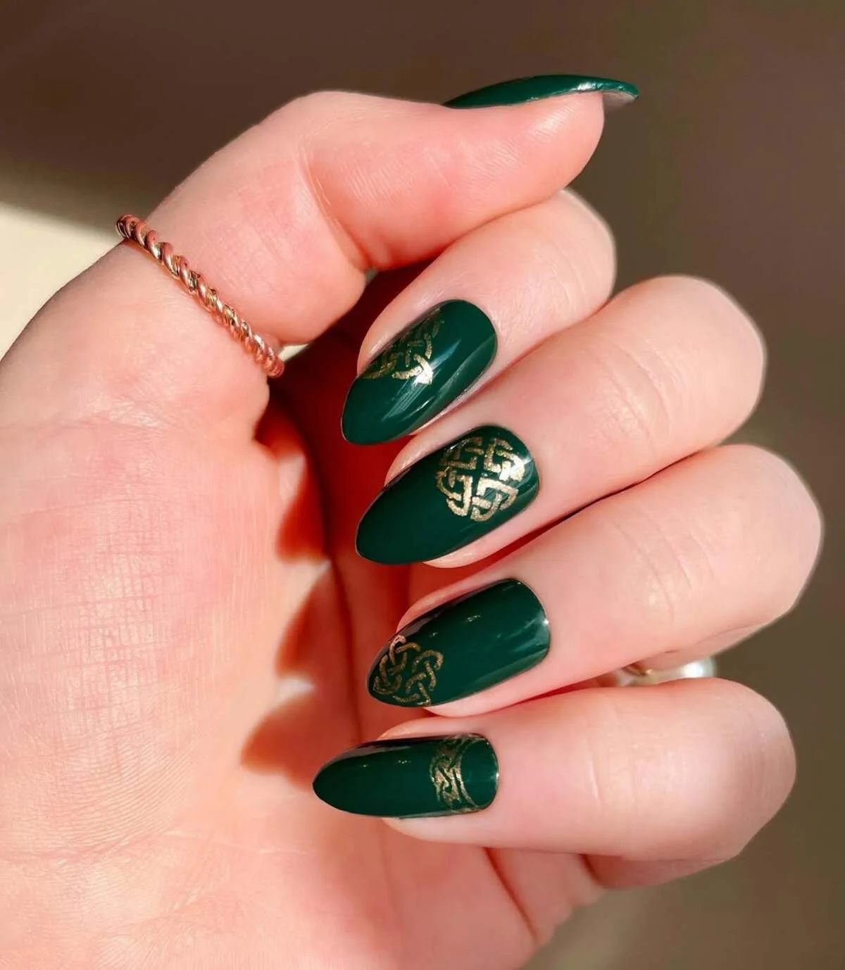 Forest Green with Gold Celtic Knots Forest Green with Gold Celtic Knots — Green Nail Designs
