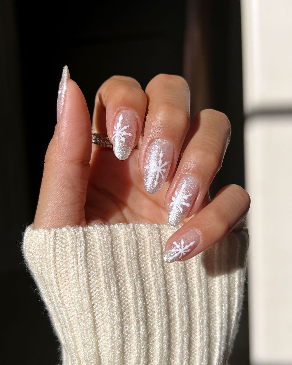 Silver Glitter Snowflake Medium Almonds Silver Glitter Snowflake Medium Almonds — Simple Winter Nails