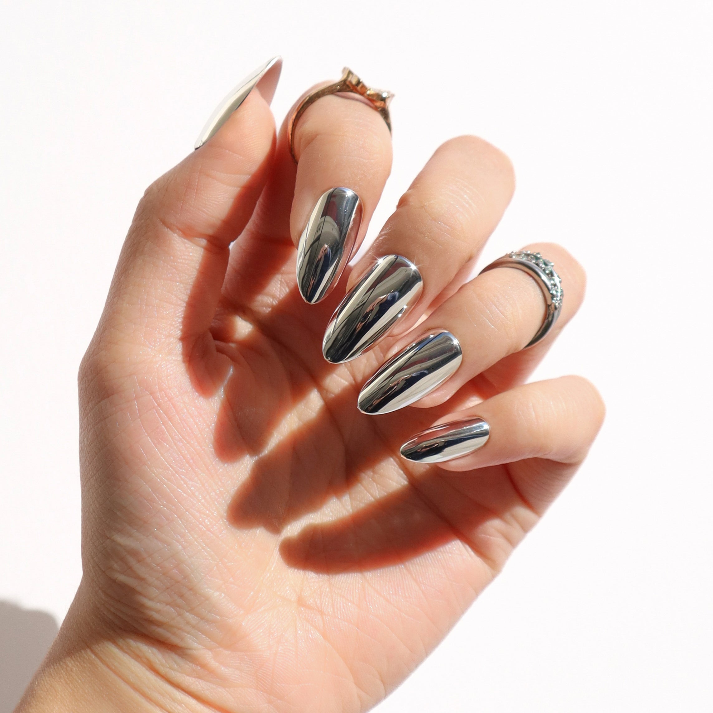 One Hand Visual Idea — Silver Chrome Nails