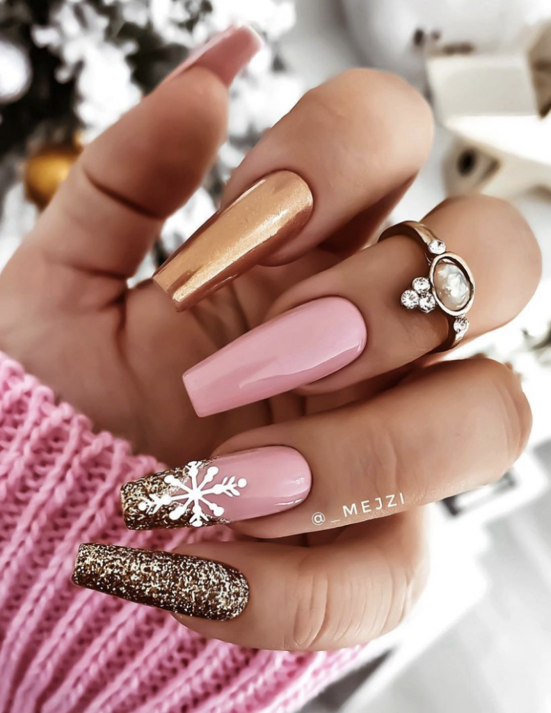 Long Coffin Dusty Rose with Snowflake and Gold Glitter Long Coffin Dusty Rose with Snowflake and Gold Glitter — Winter Pink Nails