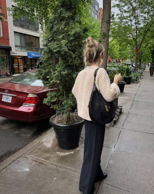 Textured Knit Comfort: Cream Sweater with Black Wide-Leg Pants Textured Knit Comfort: Cream Sweater with Black Wide-Leg Pants — Oversized Sweater Outfits