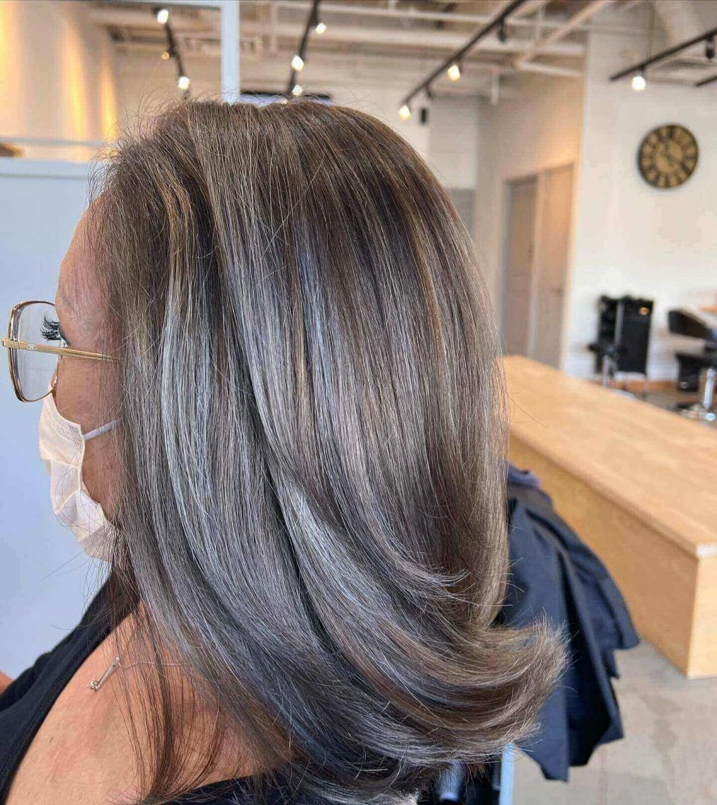Gray Blending Highlights Collarbone Blowout With Gray Blend Gray Blending Highlights Collarbone Blowout With Gray Blend