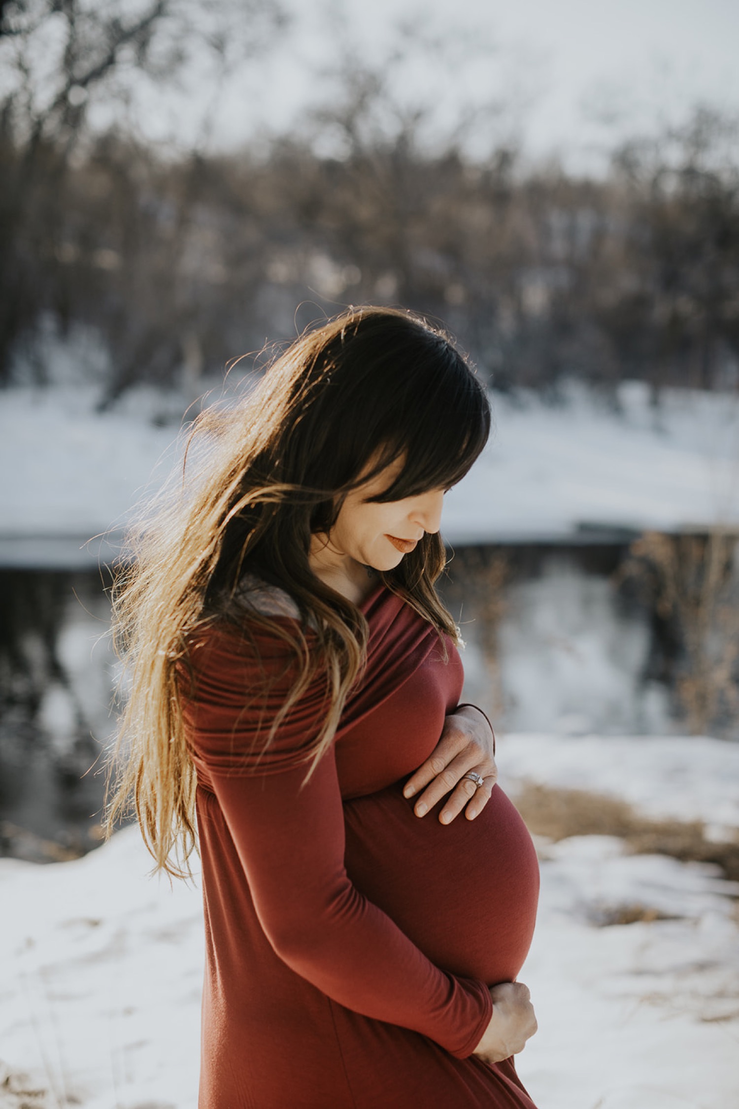 Striking Red Off-the-Shoulder Knit Dress for Winter Portraits Striking Red Off-the-Shoulder Knit Dress for Winter Portraits — Winter Maternity Outfits