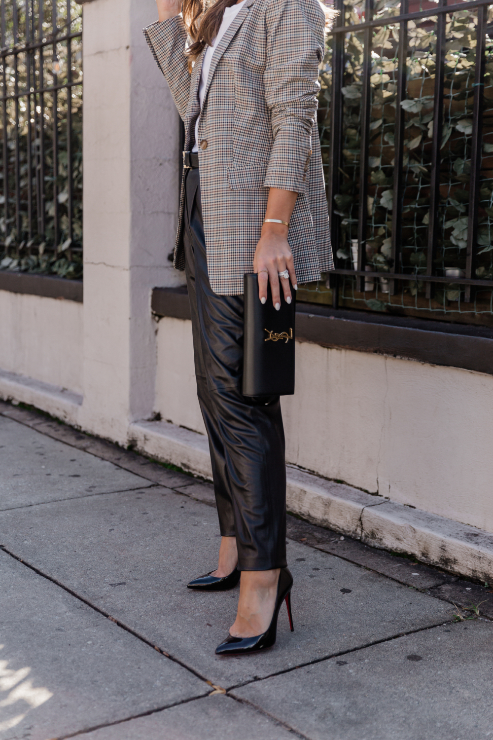 Plaid Blazer and Leather Trousers for Business Casual Plaid Blazer and Leather Trousers for Business Casual — Leather Pants Outfits