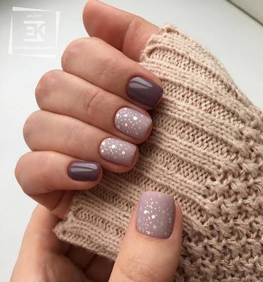 Mauve Lilac Glossy Glitter Short Oval — Winter Gel Nail Colors