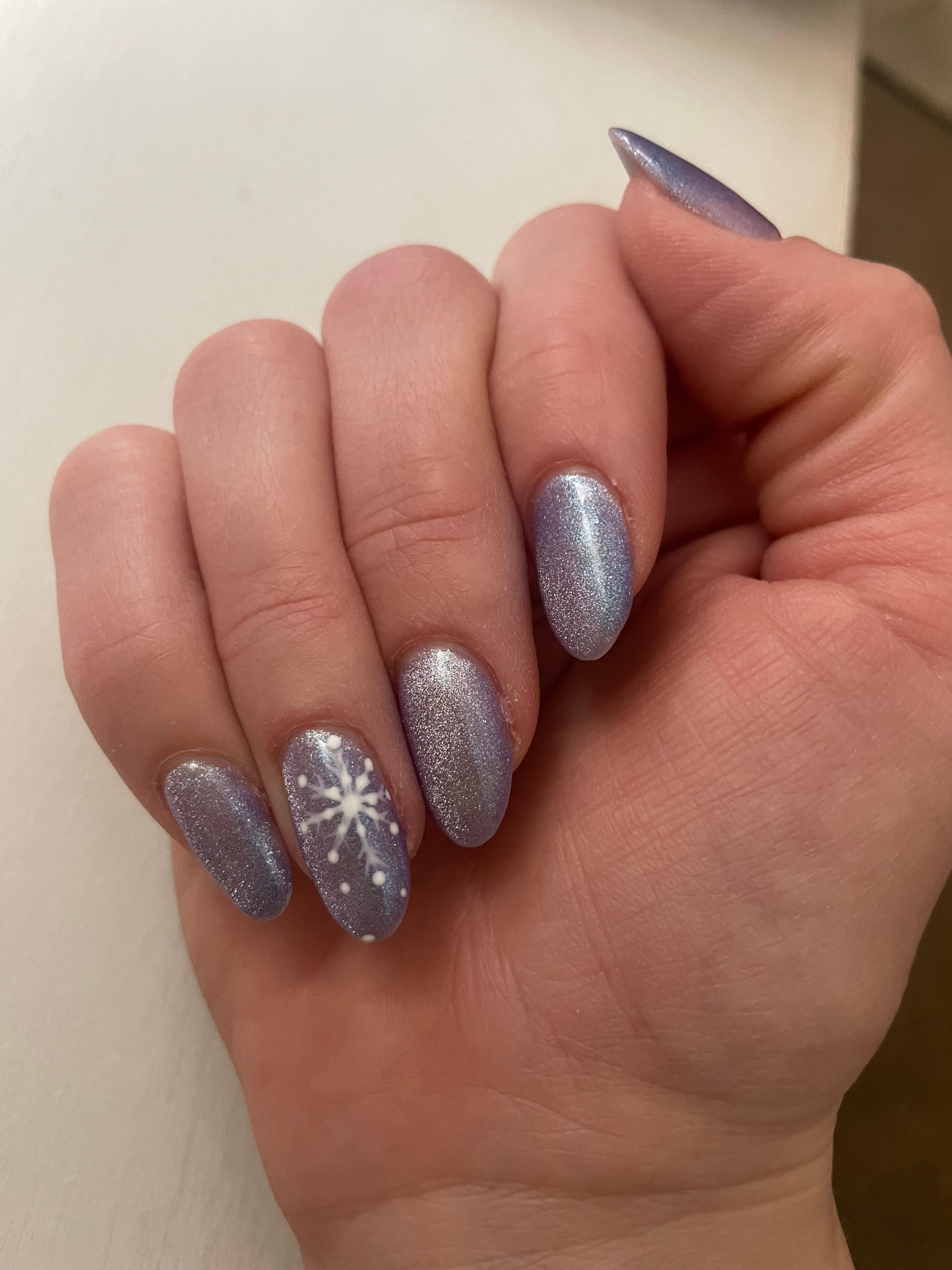 Pale Lilac-Gray Shimmer Snowflake Almonds Pale Lilac-Gray Shimmer Snowflake Almonds — Winter Gray Nails