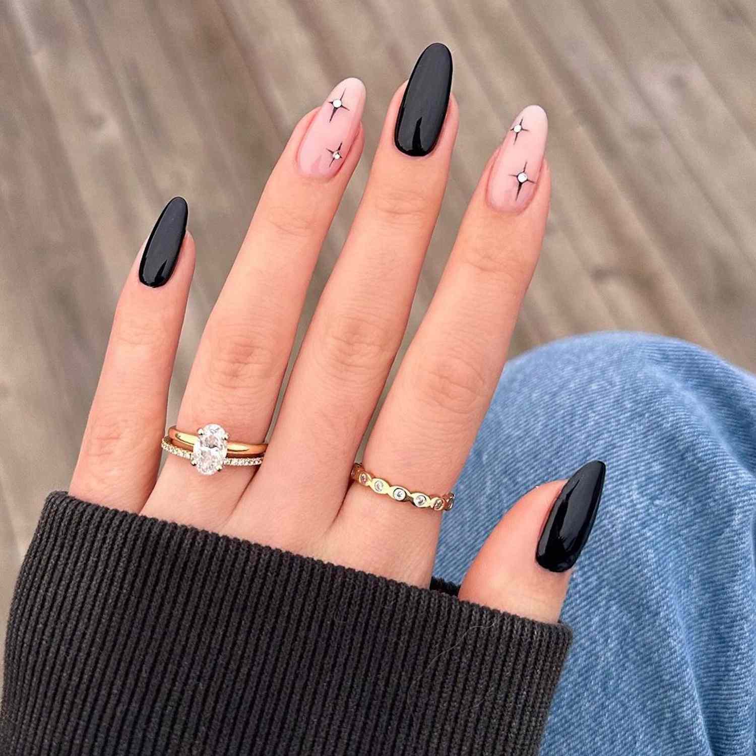 Minimalist Black and Nude Star Nails — Winter Black Nails