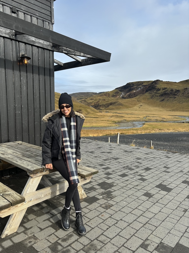 Black White Navy Red Beige Black Puffer Jacket with Plaid Scarf and Lace-Up Boots Black White Navy Red Beige Black Puffer Jacket with Plaid Scarf and Lace-Up Boots — Iceland Winter Outfits
