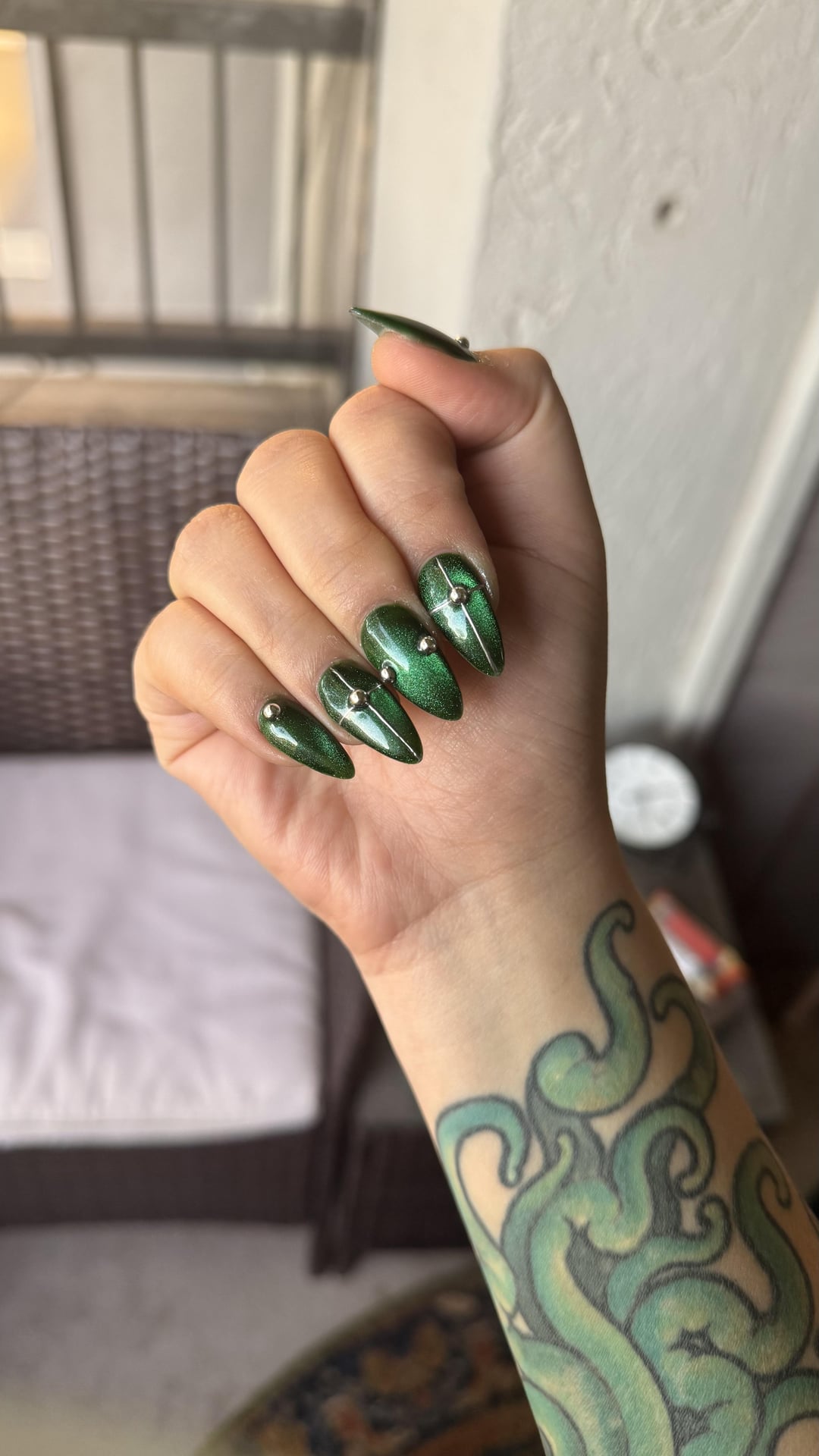 Emerald Stiletto Nails with Rhinestones Emerald Stiletto Nails with Rhinestones — Emerald Green Nails