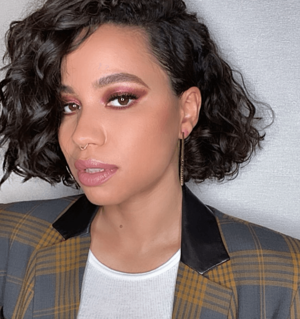 Collarbone Bob with Loose Waves — Winter Haircuts for Black Women