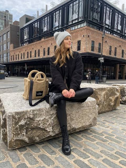 Chunky Chelsea Boots with Black Leggings and Textured Jacket Chunky Chelsea Boots with Black Leggings and Textured Jacket — Chelsea Boots Outfits