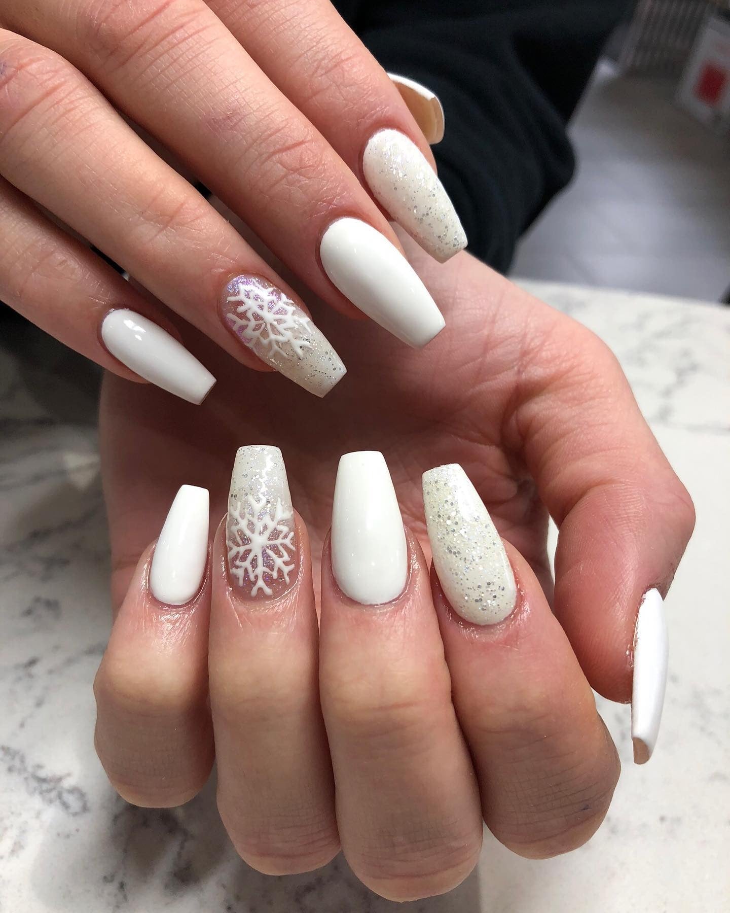 Medium Glossy White Snowflake Glitter Fade Coffin Nails Medium Glossy White Snowflake Glitter Fade Coffin Nails — Winter Coffin Nails