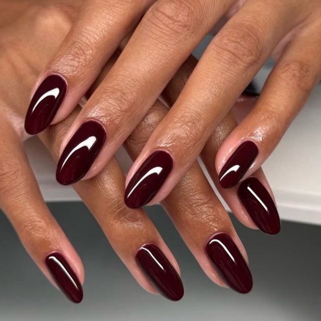 Deep Burgundy High Gloss Oval Nails — Winter Acrylic Nails
