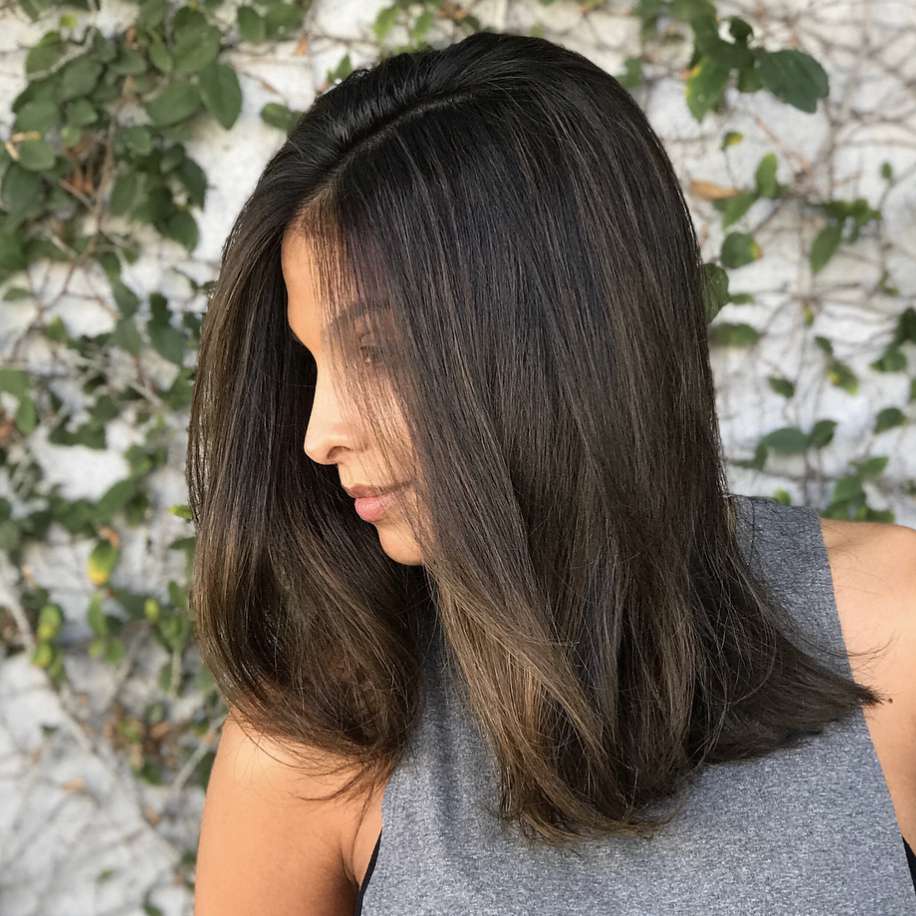 Collarbone Lob With Subtle Balayage Collarbone Lob With Subtle Balayage — Medium Length Winter Haircuts