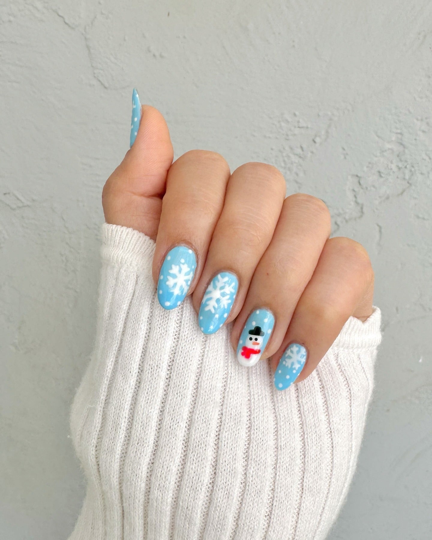 Light Blue Snowman and Snowflake Art Light Blue Snowman and Snowflake Art — Winter Round Nails
