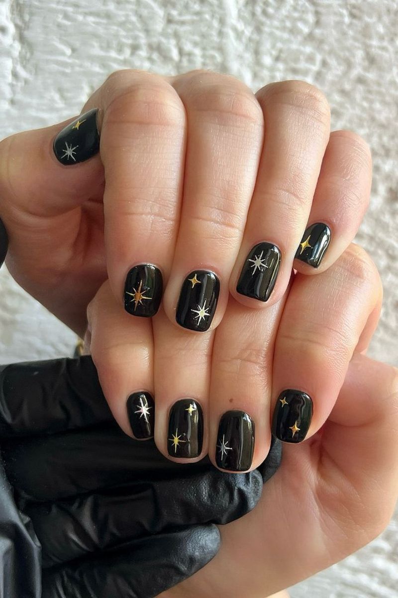 Glossy Black Round Nails with Star Decals — Winter Black Nails