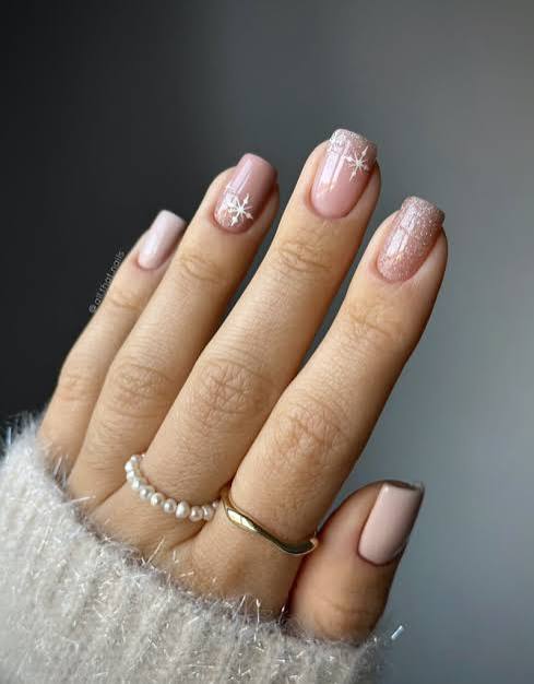 Medium Square Nude Pink with Snowflakes and Glitter Medium Square Nude Pink with Snowflakes and Glitter — Winter Pink Nails