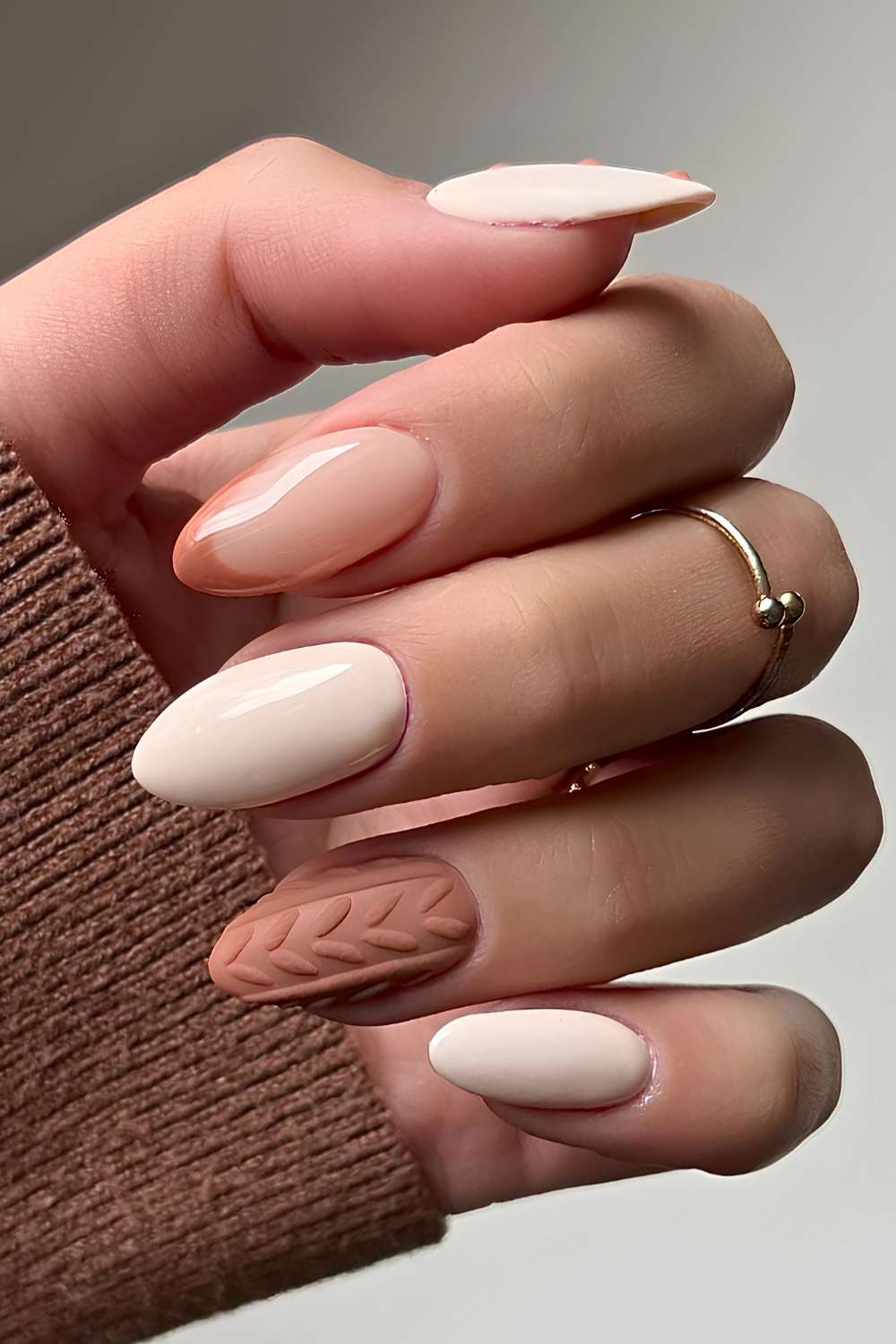 Chic Taupe Knit Accent Nail — Sweater Nails