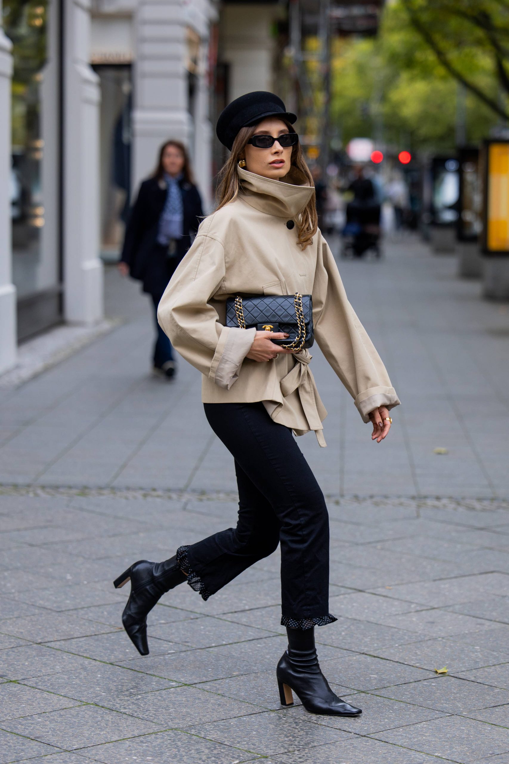 Belted Jacket and Slim Jeans with Black Heeled Boots Belted Jacket and Slim Jeans with Black Heeled Boots — Ankle Boots Outfits