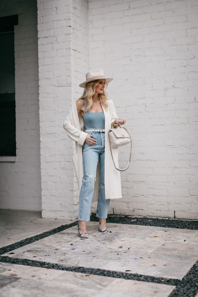 Chic Layers: Long Cream Cardigan with Bodysuit and Jeans Chic Layers: Long Cream Cardigan with Bodysuit and Jeans — Cardigan Outfits