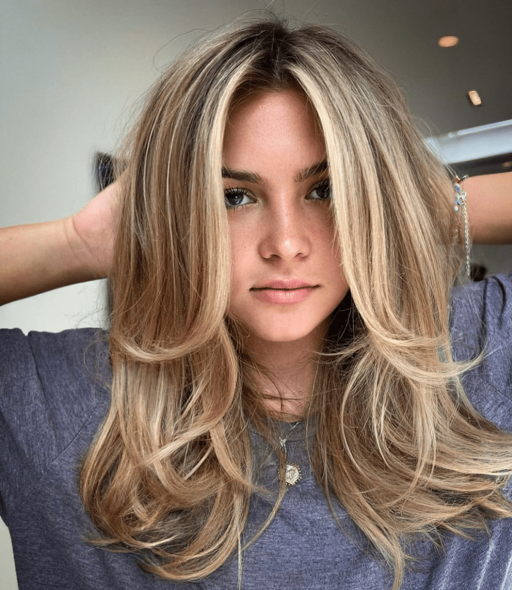 Collarbone Layers With Platinum Highlights Collarbone Layers With Platinum Highlights — Medium Length Winter Haircuts