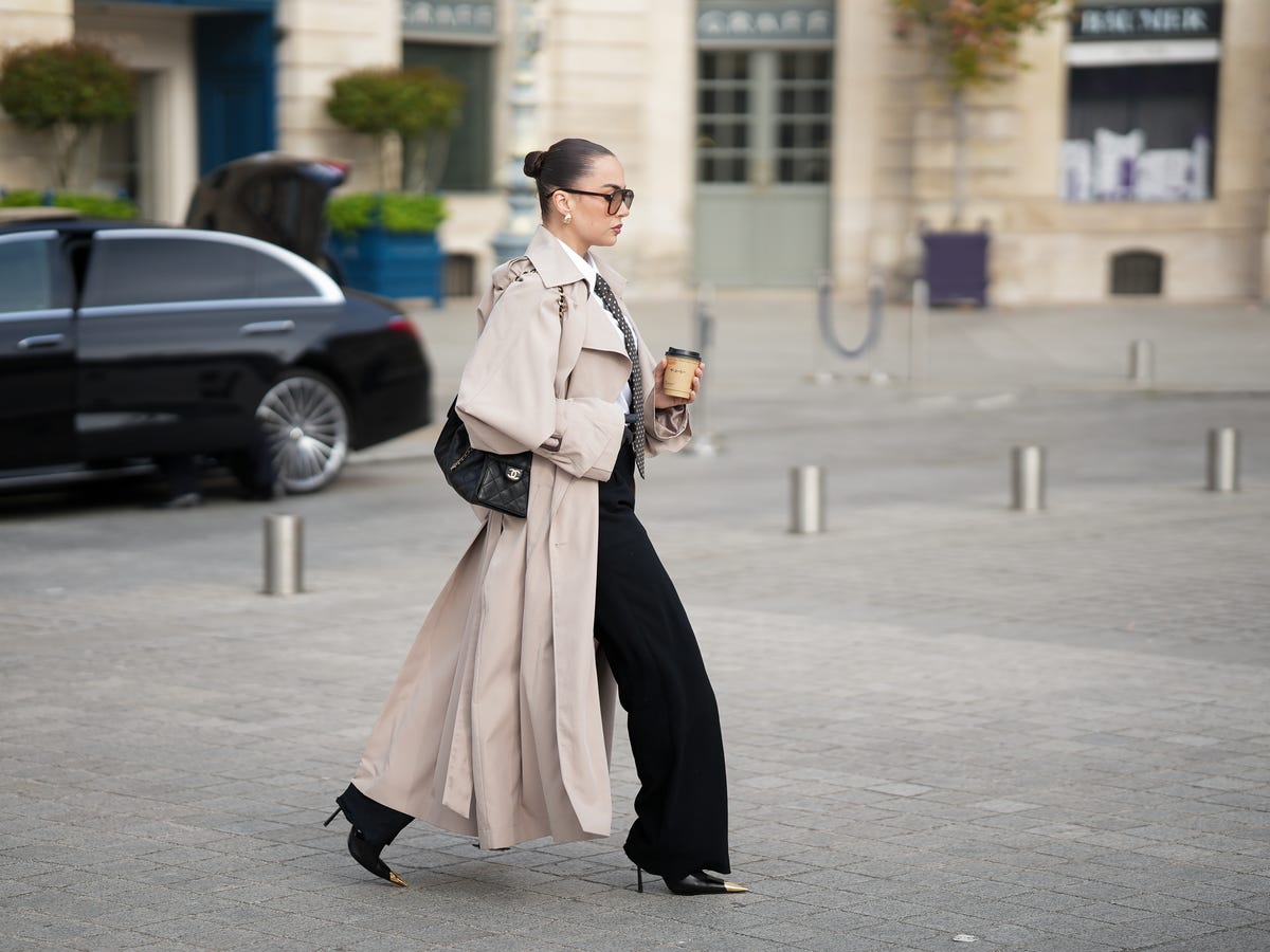 Beige Trench Coat with White Shirt and Black Wide-Leg Trousers Beige Trench Coat with White Shirt and Black Wide-Leg Trousers — Car Coat Outfits