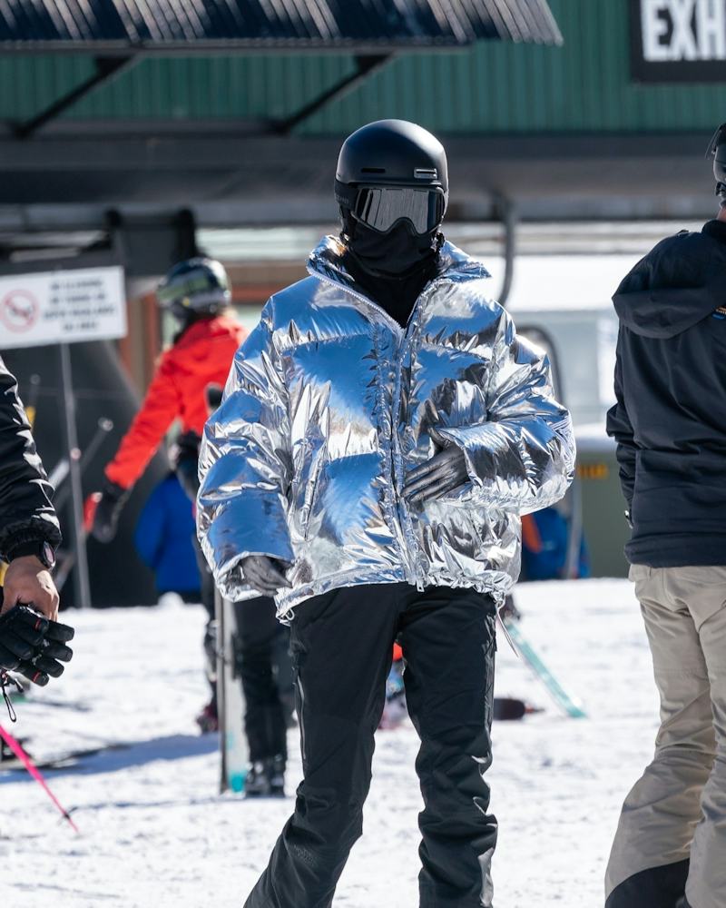 Metallic Statement: Silver Puffer Jacket Snowboarding Ensemble Metallic Statement: Silver Puffer Jacket Snowboarding Ensemble — Snowboarding Outfits