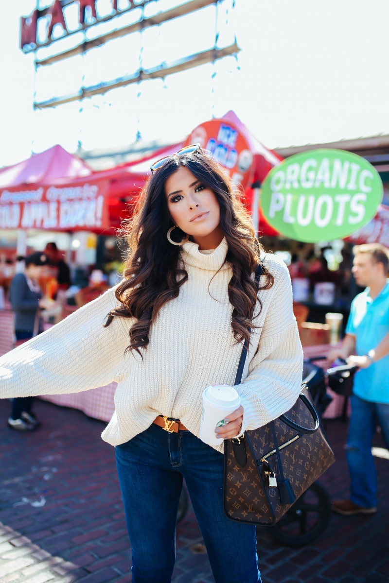 Cozy Cream: Chunky Turtleneck with Slim Jeans and Ankle Boots Cozy Cream: Chunky Turtleneck with Slim Jeans and Ankle Boots — Oversized Sweater Outfits