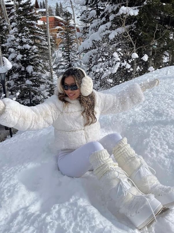 All-White Snow Boots and Puffer for a Winter Wonderland — Snow Boots Outfits