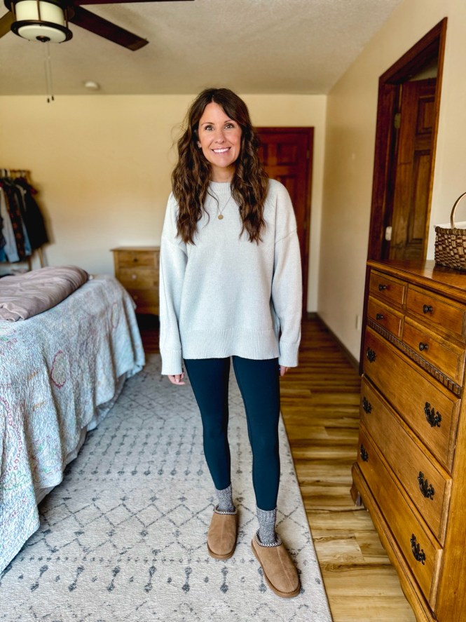 Oversized Sweater and Teal Leggings for Ultimate Comfort — Winter Outfits with Leggings