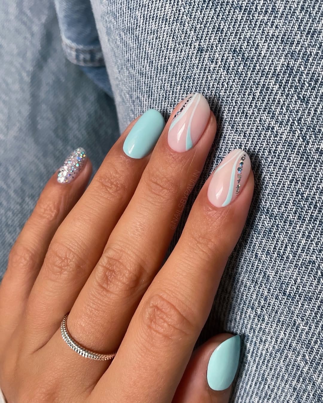 Glossy Glitter Visual Idea Glossy Glitter Visual Idea — Short Nail Designs