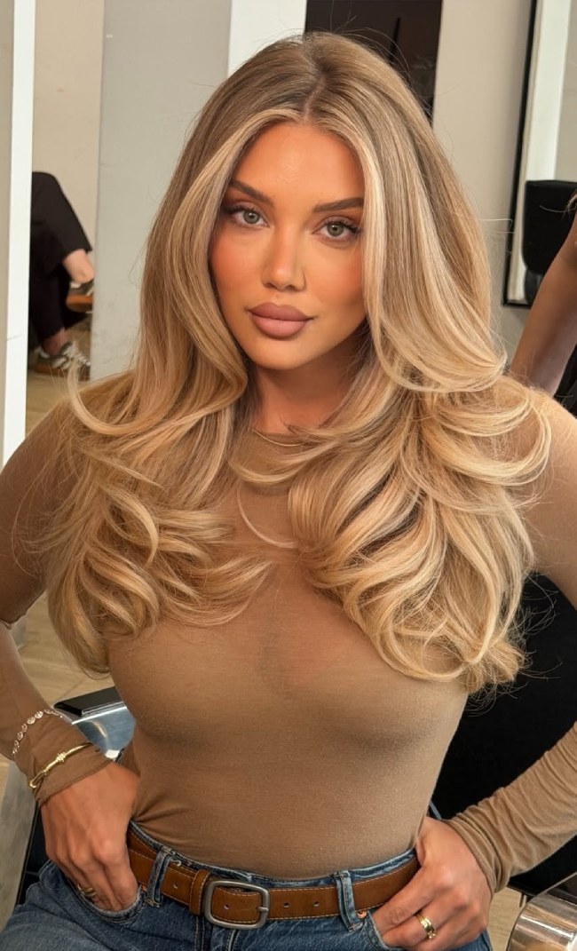 Beige Honey Blonde Hair with a Knit Top and Blue Jeans — Blonde Hair Colour