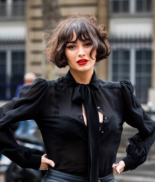 Textured Wavy Bob With Full Bangs Textured Wavy Bob With Full Bangs — Winter Haircuts for Oval Faces