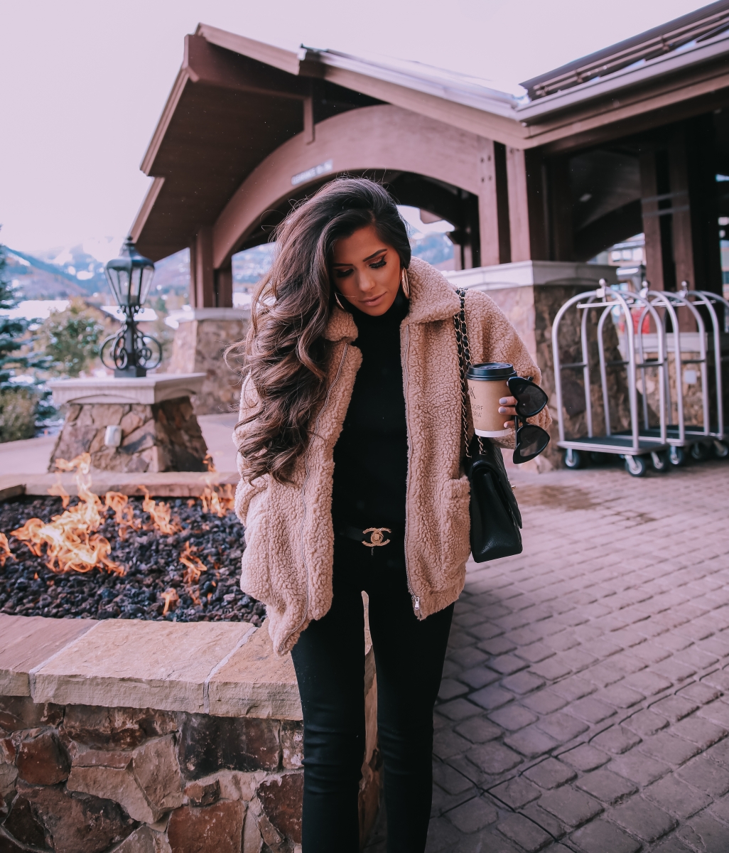 Cropped Beige Teddy Jacket with Black Turtleneck and Jeans Cropped Beige Teddy Jacket with Black Turtleneck and Jeans — Teddy Coat Outfits