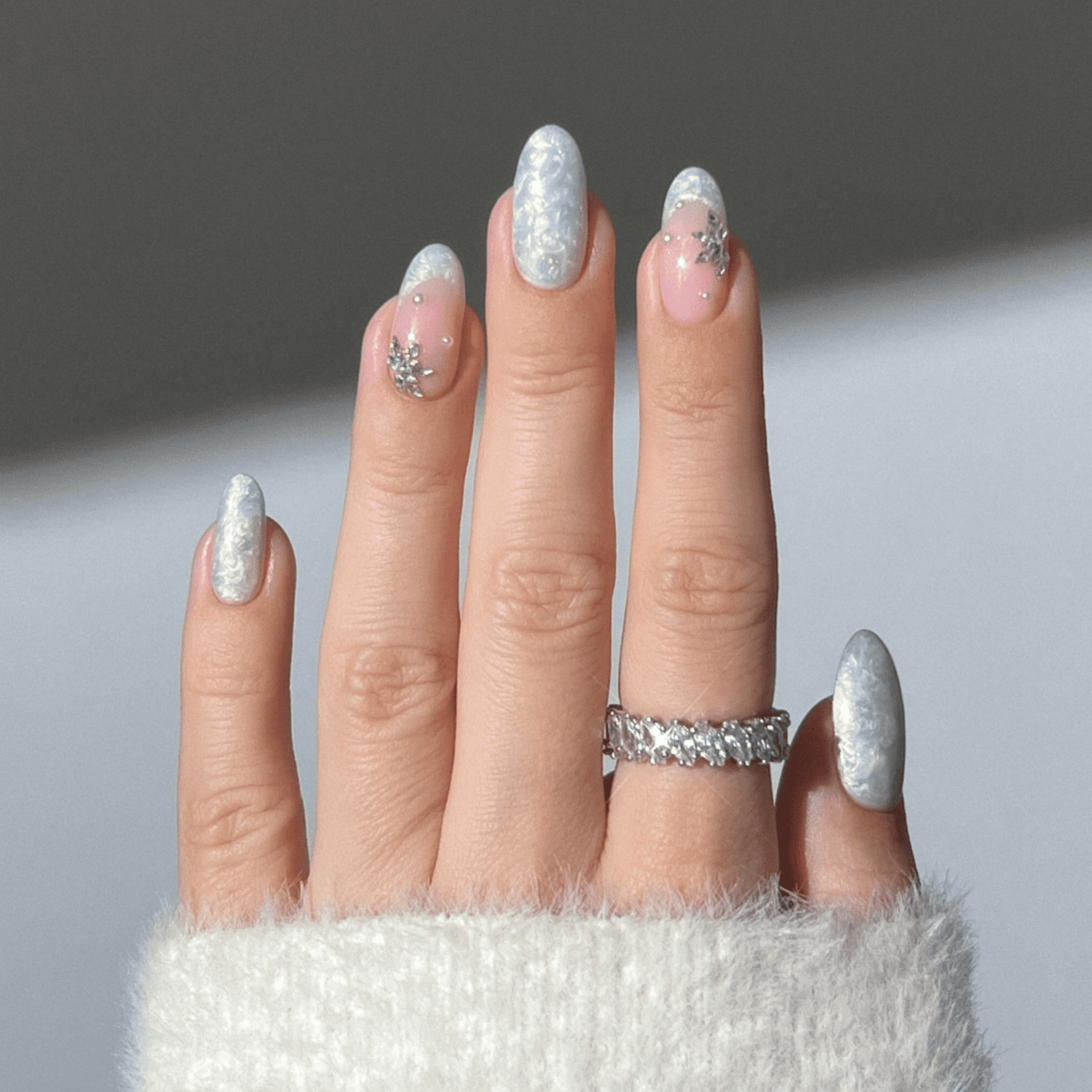 Shimmering Gradient Snowflake Nails Shimmering Gradient Snowflake Nails