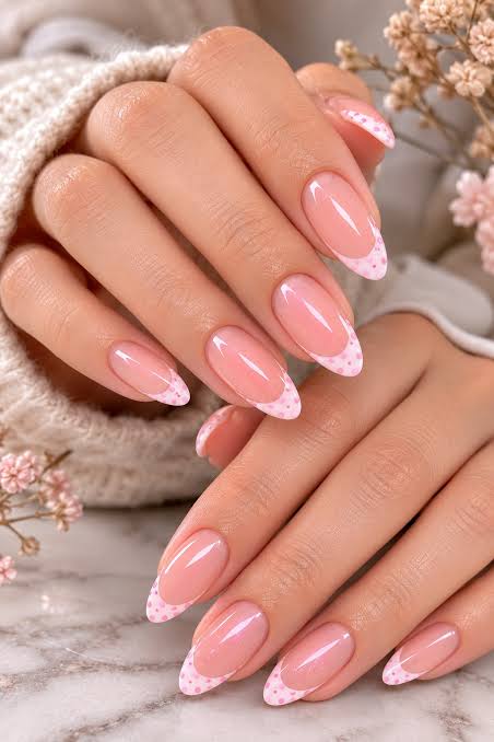 Medium Almond Marbled Gold Foil Hearts Medium Almond Marbled Gold Foil Hearts — Trendy Simple Nail Designs