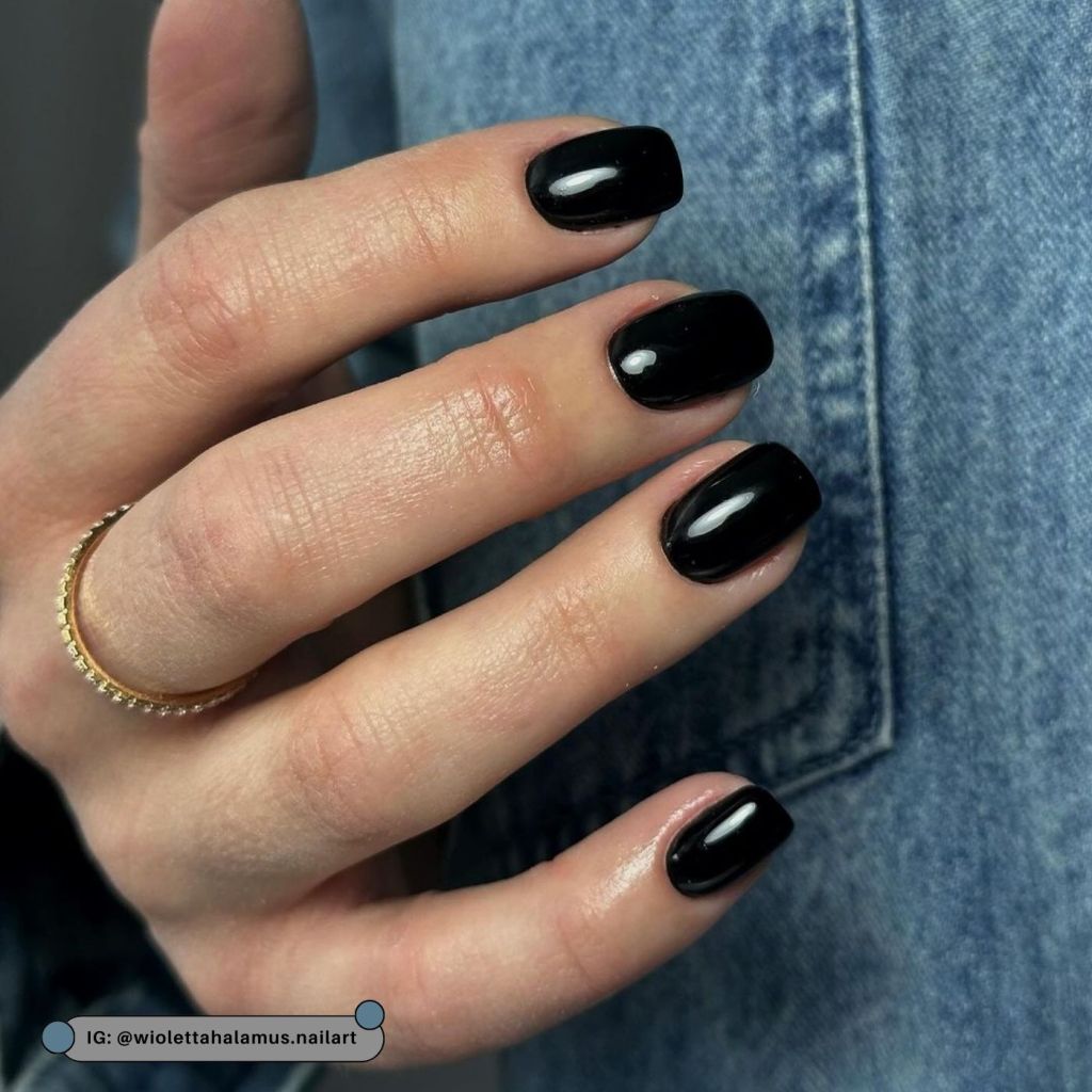 Solid Glossy Black Short Oval Nails Solid Glossy Black Short Oval Nails — Black Nail Ideas