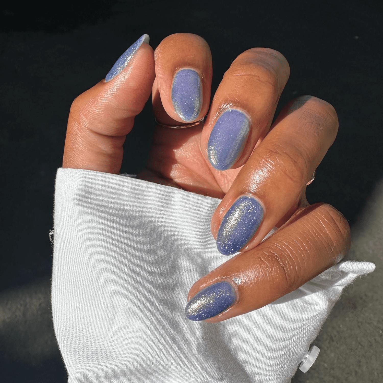 Shimmer Gradient Oval Nails Shimmer Gradient Oval Nails — Icy Blue Nails