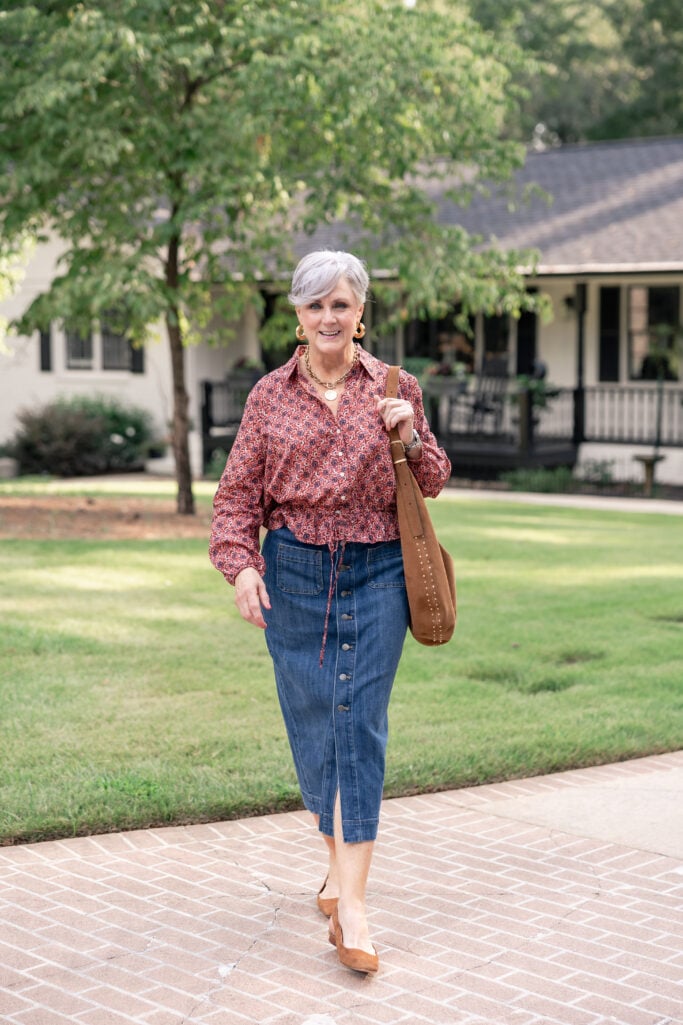 Casual Denim Midi Skirt with Printed Blouse Casual Denim Midi Skirt with Printed Blouse — Winter Outfits for Women Over 50