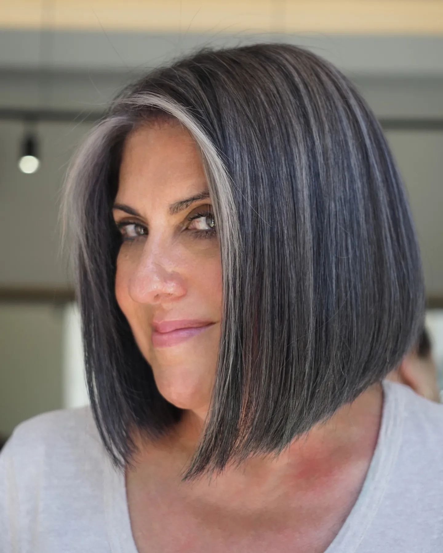 Chin Bob With Blunt Bangs, Silver-White Contrast Chin Bob With Blunt Bangs, Silver-White Contrast — Gray Blending Highlights