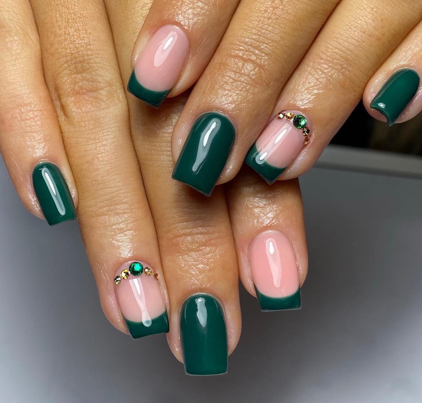 Emerald Green Abstract Leaf Nails Emerald Green Abstract Leaf Nails — Emerald Green Nails