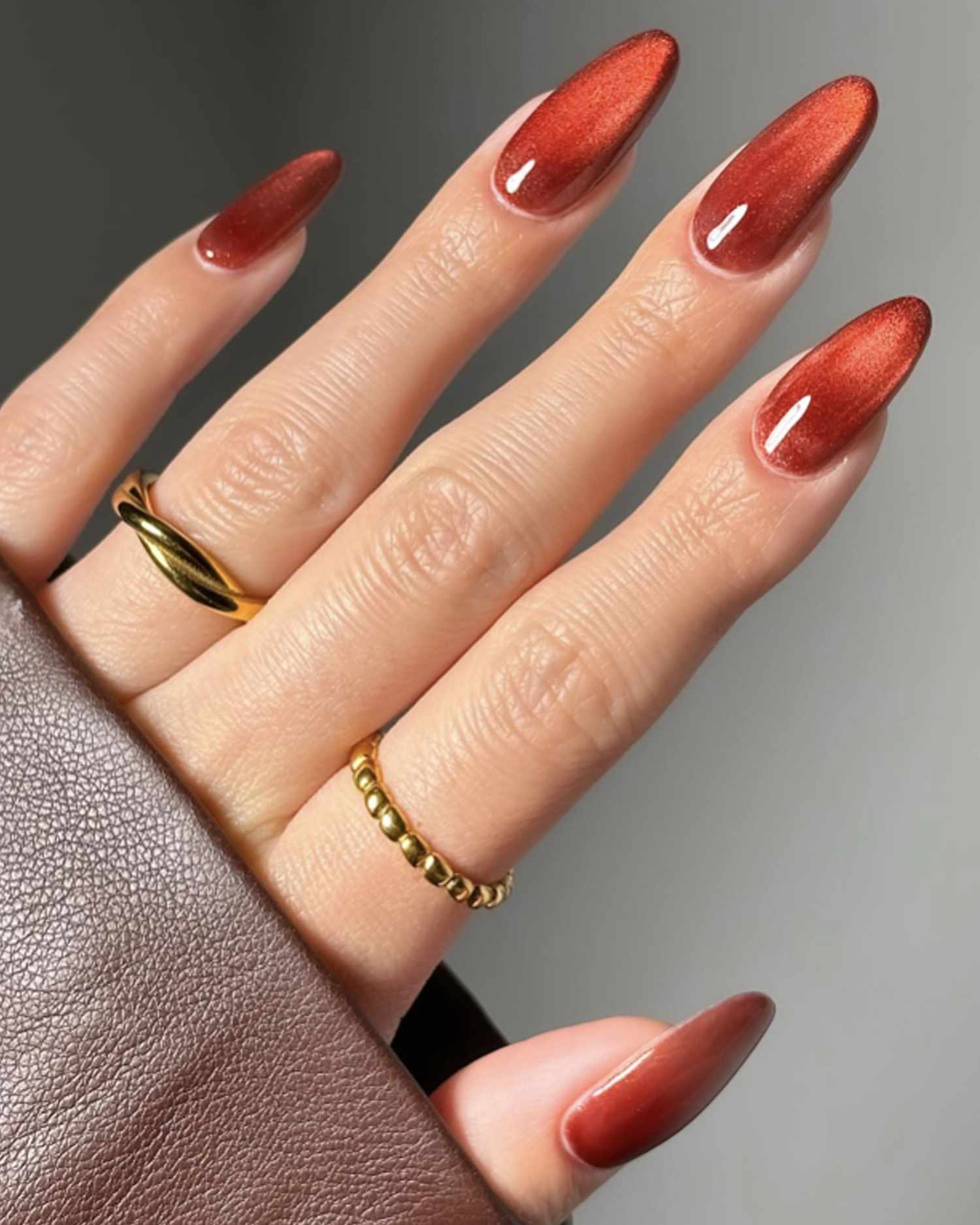 Rust Red Cat Eye with Gold Rings Rust Red Cat Eye with Gold Rings — Winter Cat Eye Nails