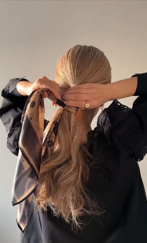 Half-Up Half-Down with Scarf Headband Half-Up Half-Down with Scarf Headband — Winter Hairstyles with Scarf