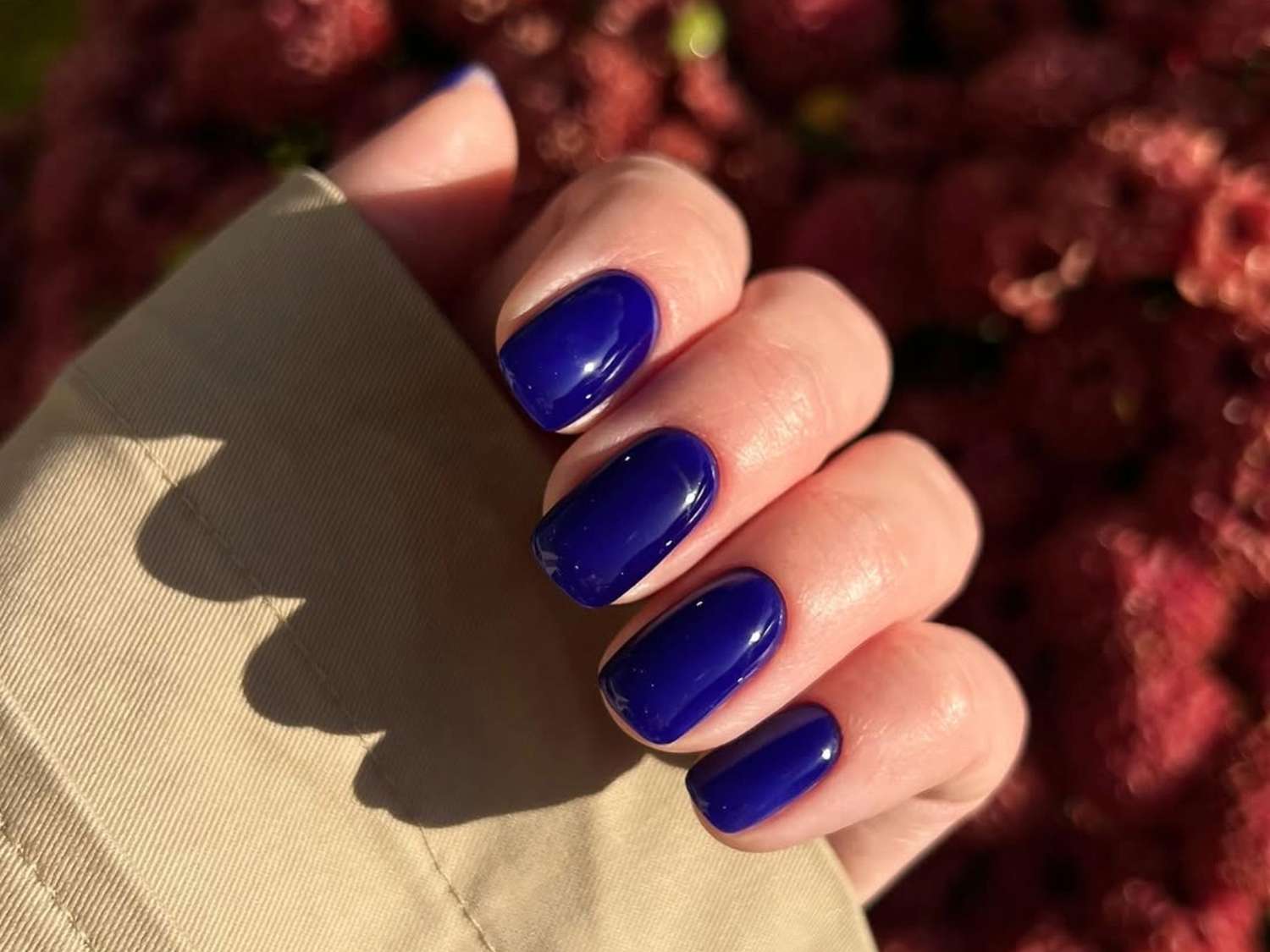 Vibrant Deep Blue Glossy Ovals Vibrant Deep Blue Glossy Ovals — Winter Nail Colors