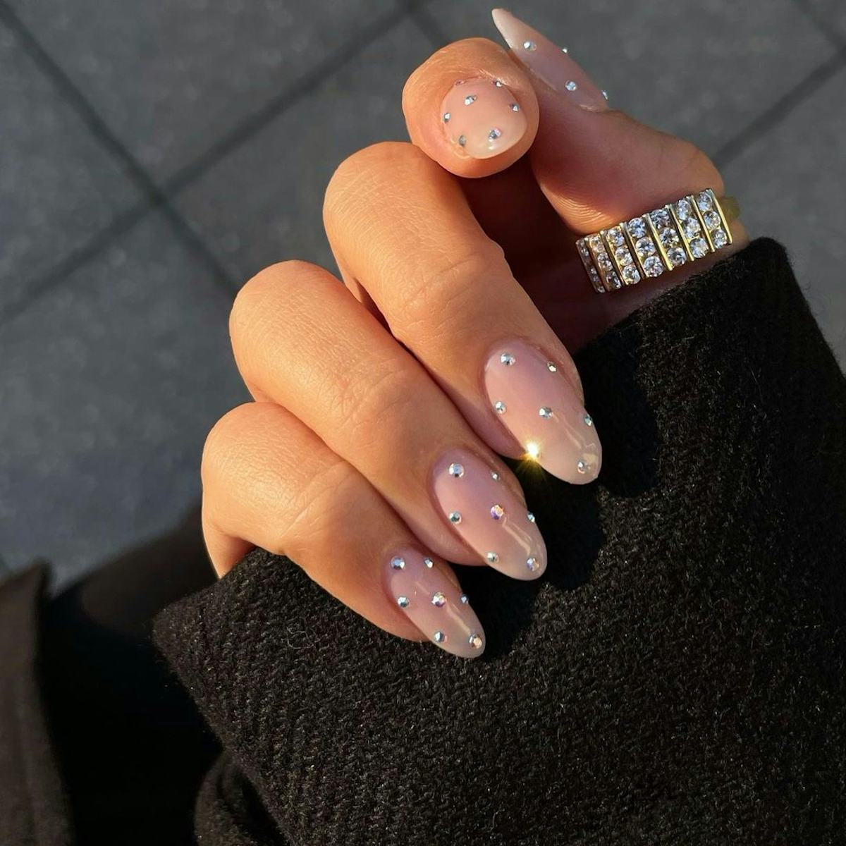 Dazzling Rhinestone Sparkle Almond Nails Dazzling Rhinestone Sparkle Almond Nails — Almond Nail Inspo